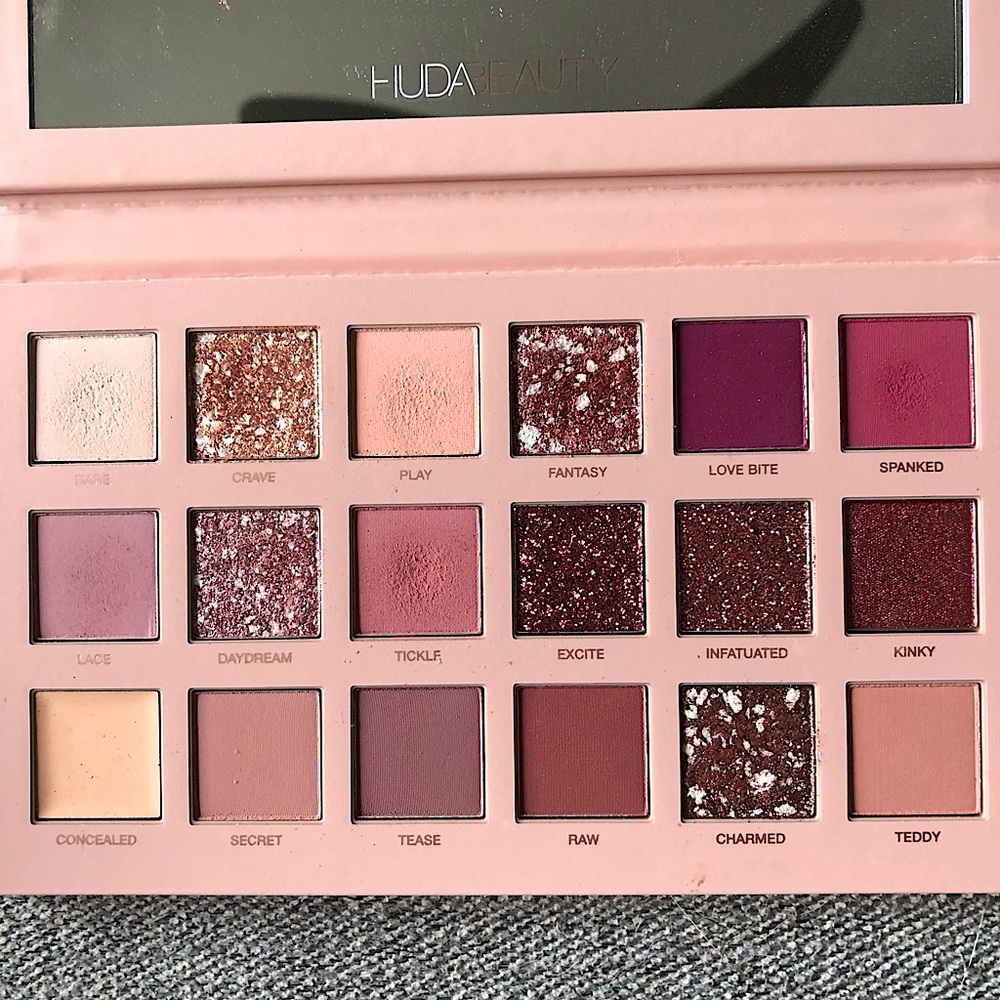 Huda Beauty New Nudes Palette - Used once